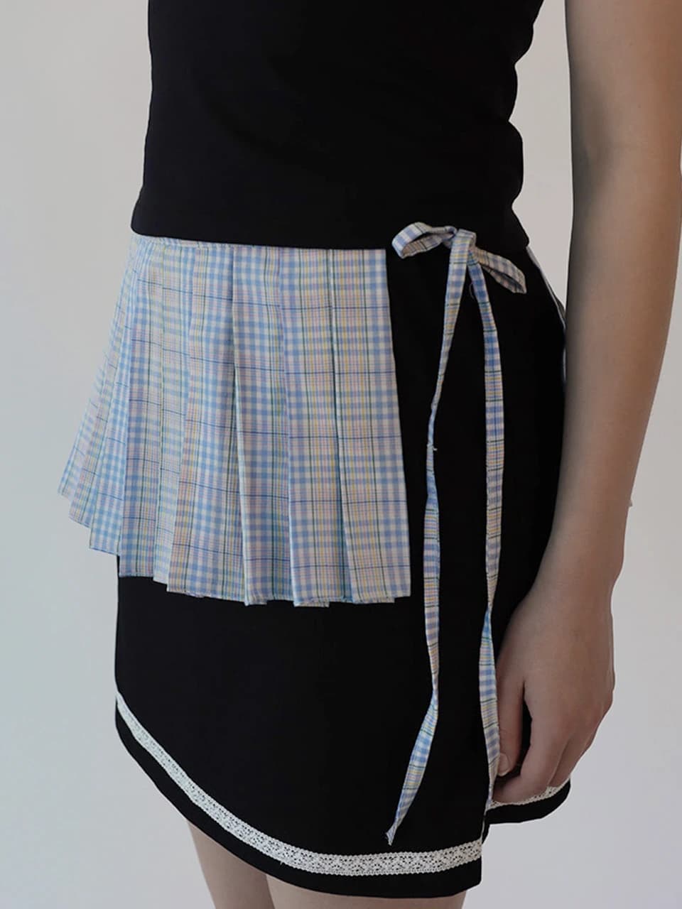 A Flower Layered Pleats Check Skirt (blue)