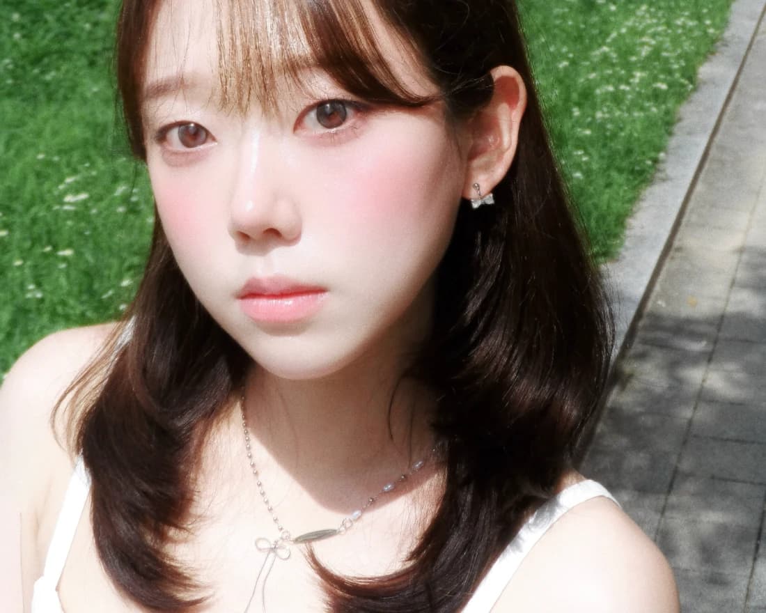 Ribbon crystal earring
