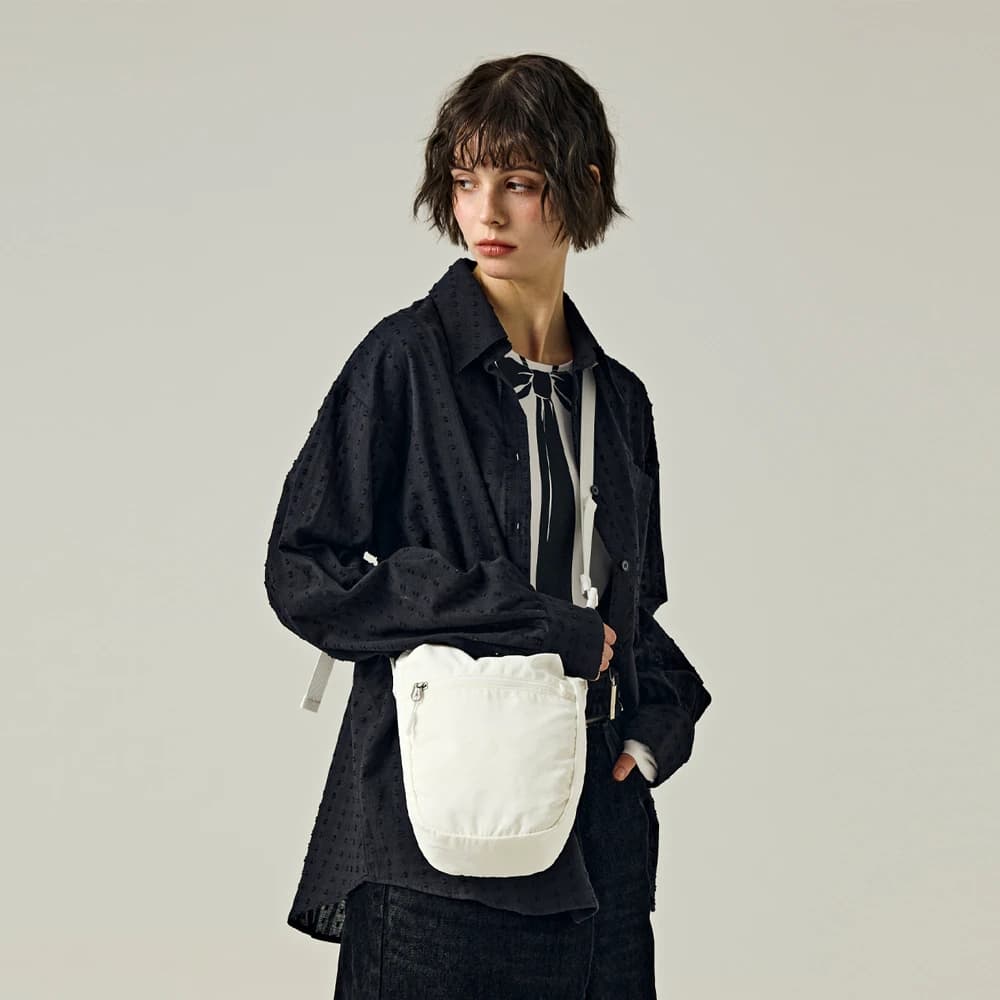 320 LIGHT STRING CROSS BAG [IVORY]