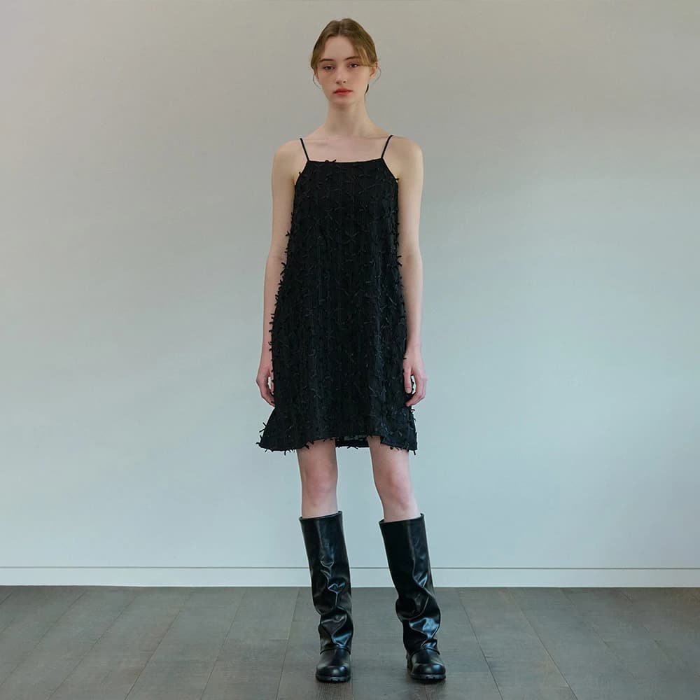 RIBBON EMBROIDERY SLEEVELESS ONE PIECE BLACK