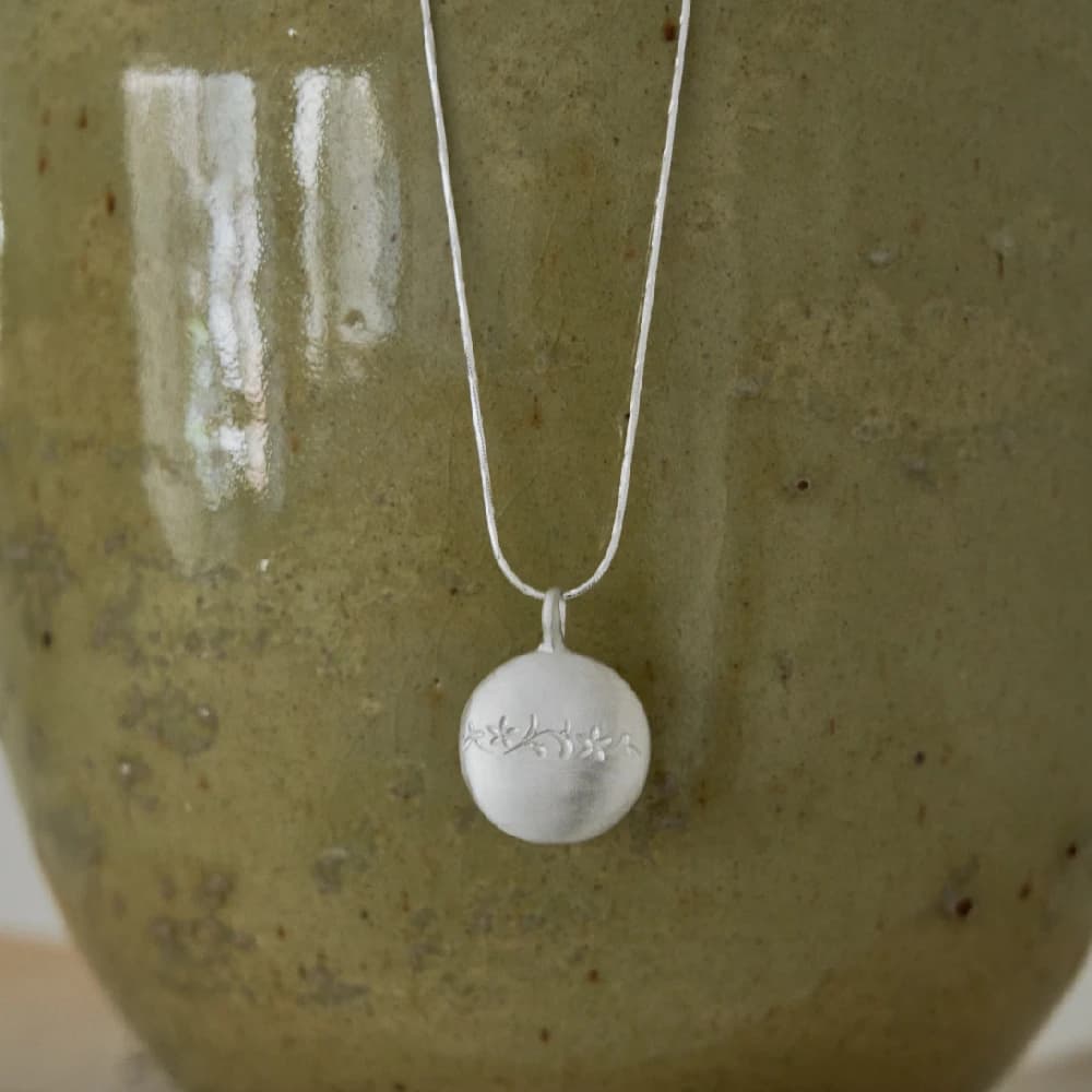 Pooleaf signet necklace