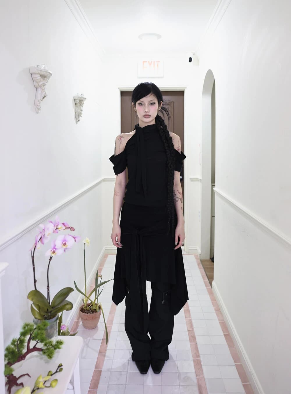 [Pink orchid house] Halter open shoulder T