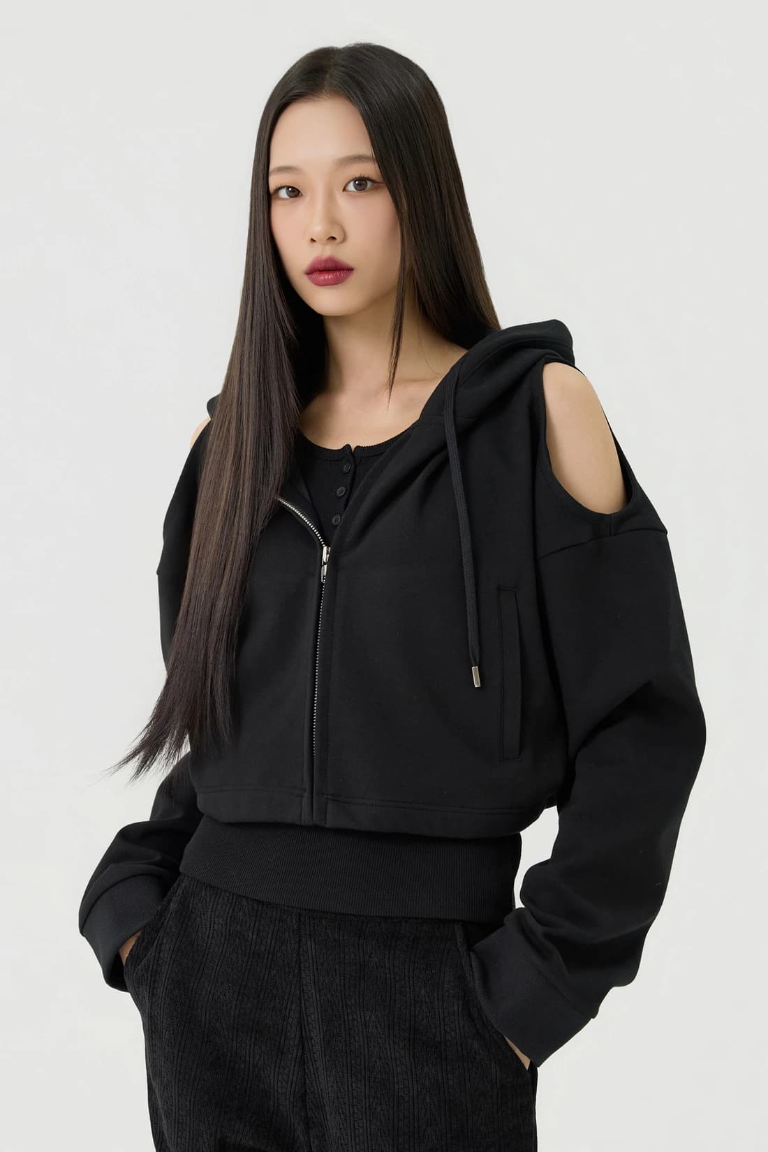 ショルダーカットアウト クロップド フーディージップアップ - Black
