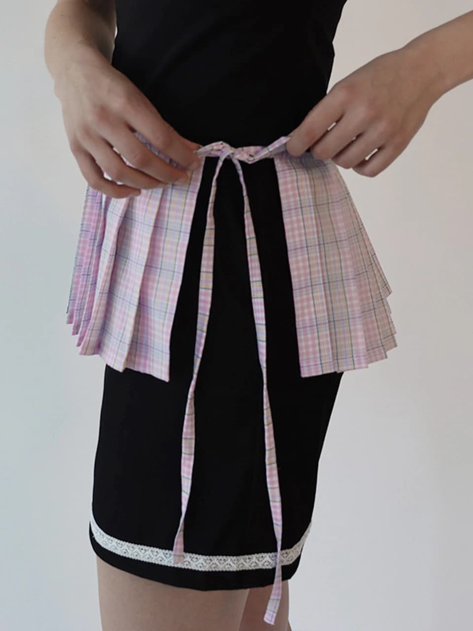 A Flower Layered Pleats Check Skirt (pink)