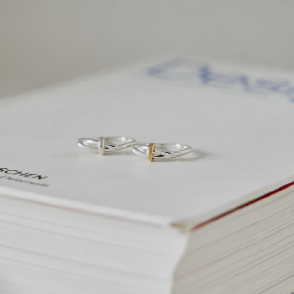 Tied ring (gold)