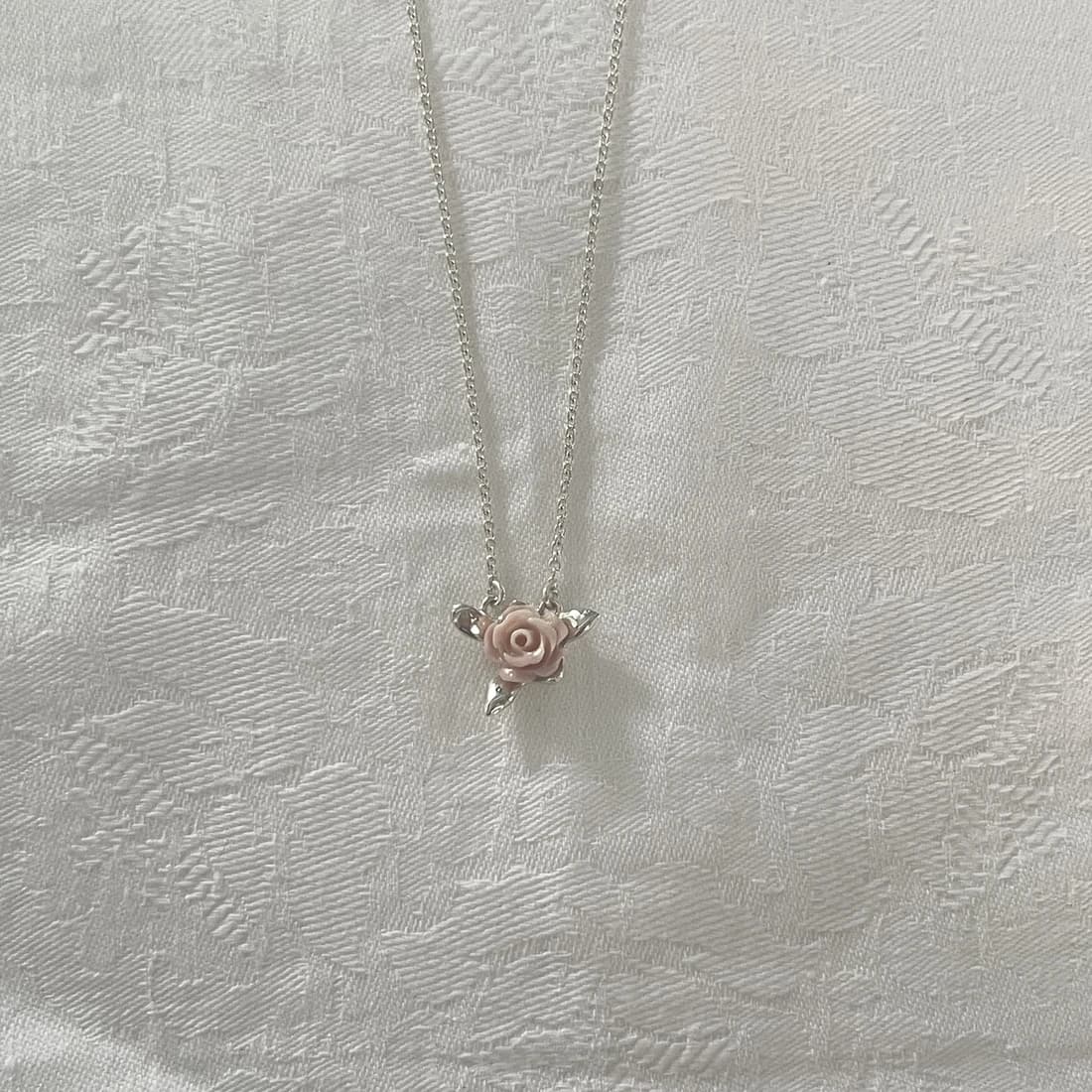 samanda rose necklace (coral)