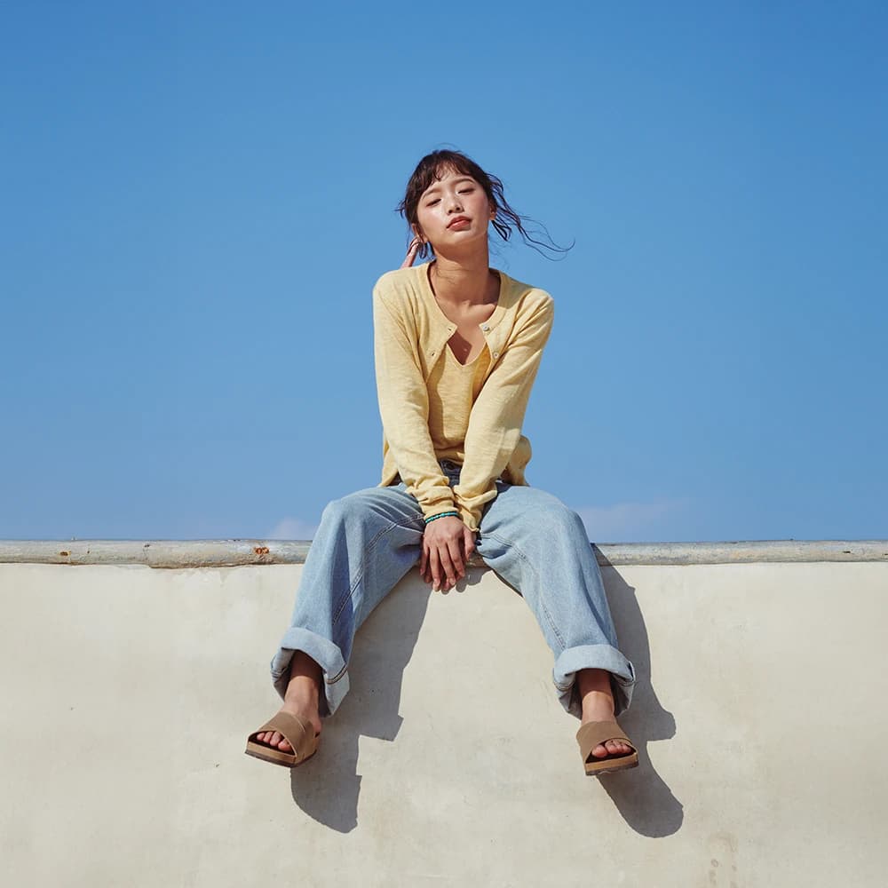 Pale Linen Round Cardigan Mustard