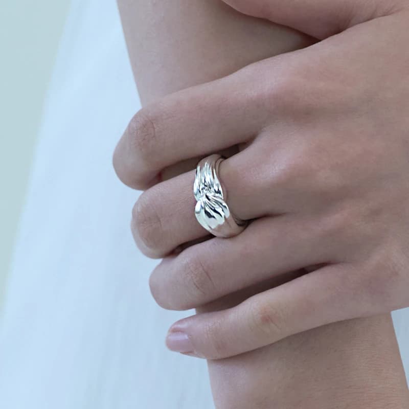 drape twist ring