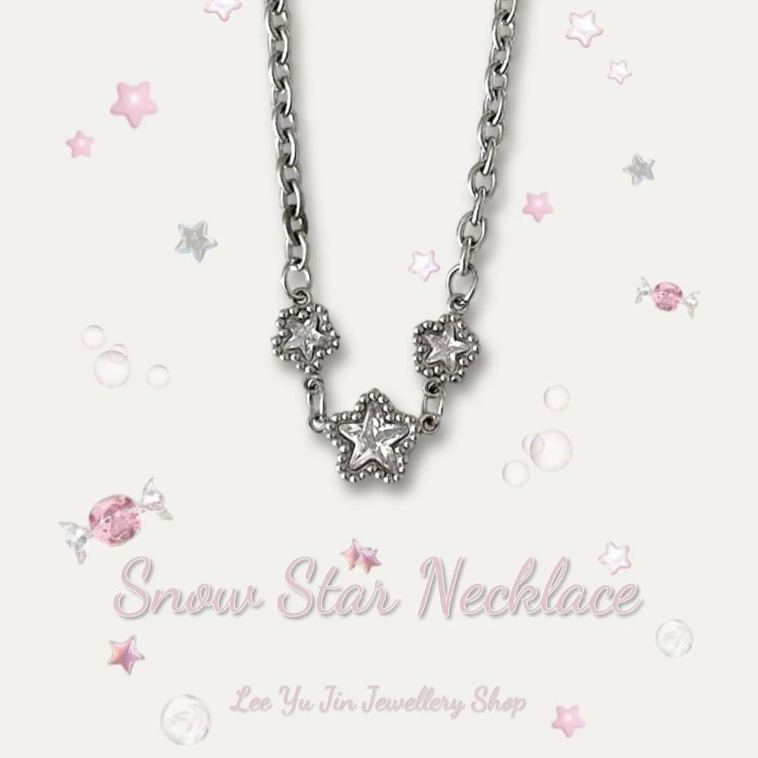 Snow star necklace