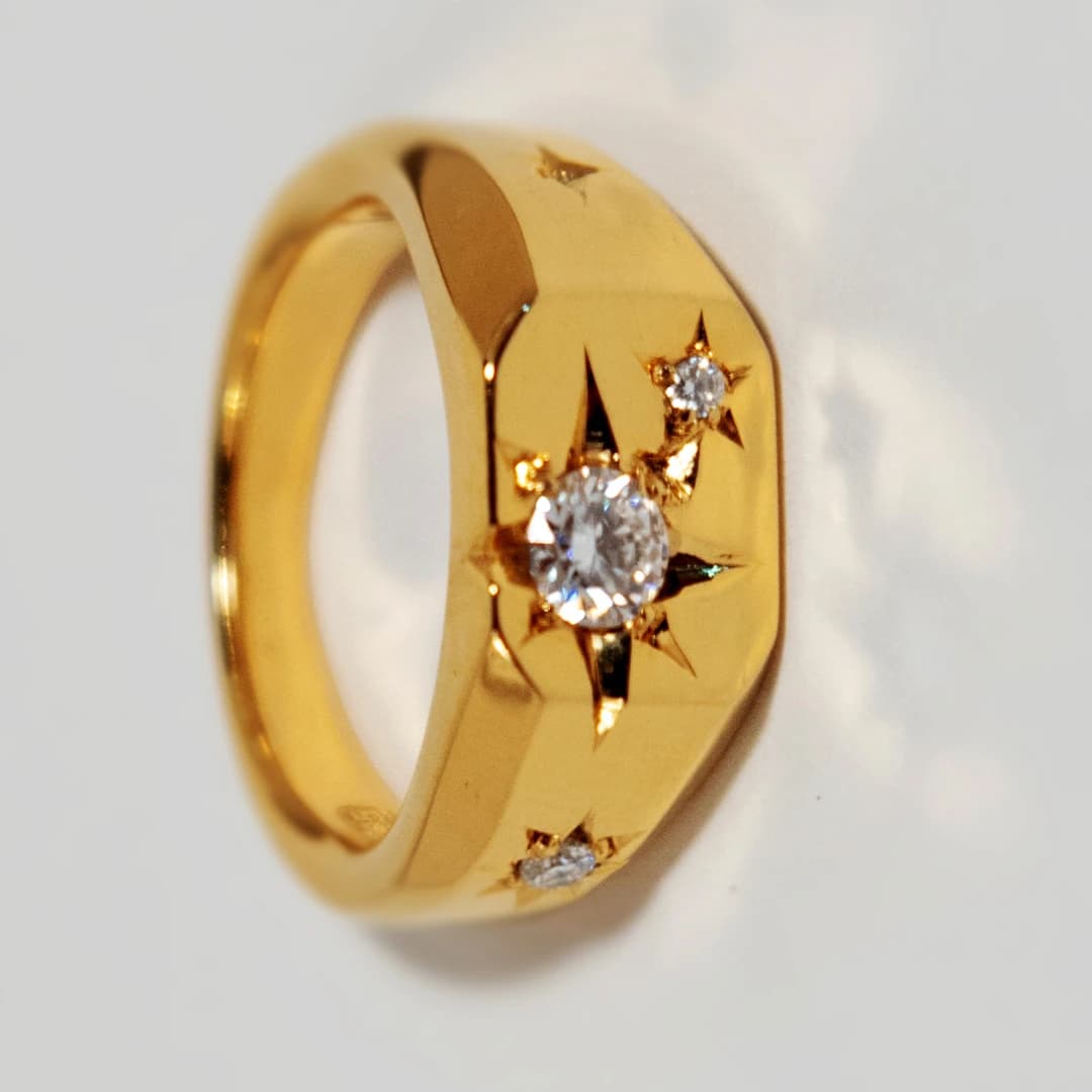 GLAM STAR SIGNET RING