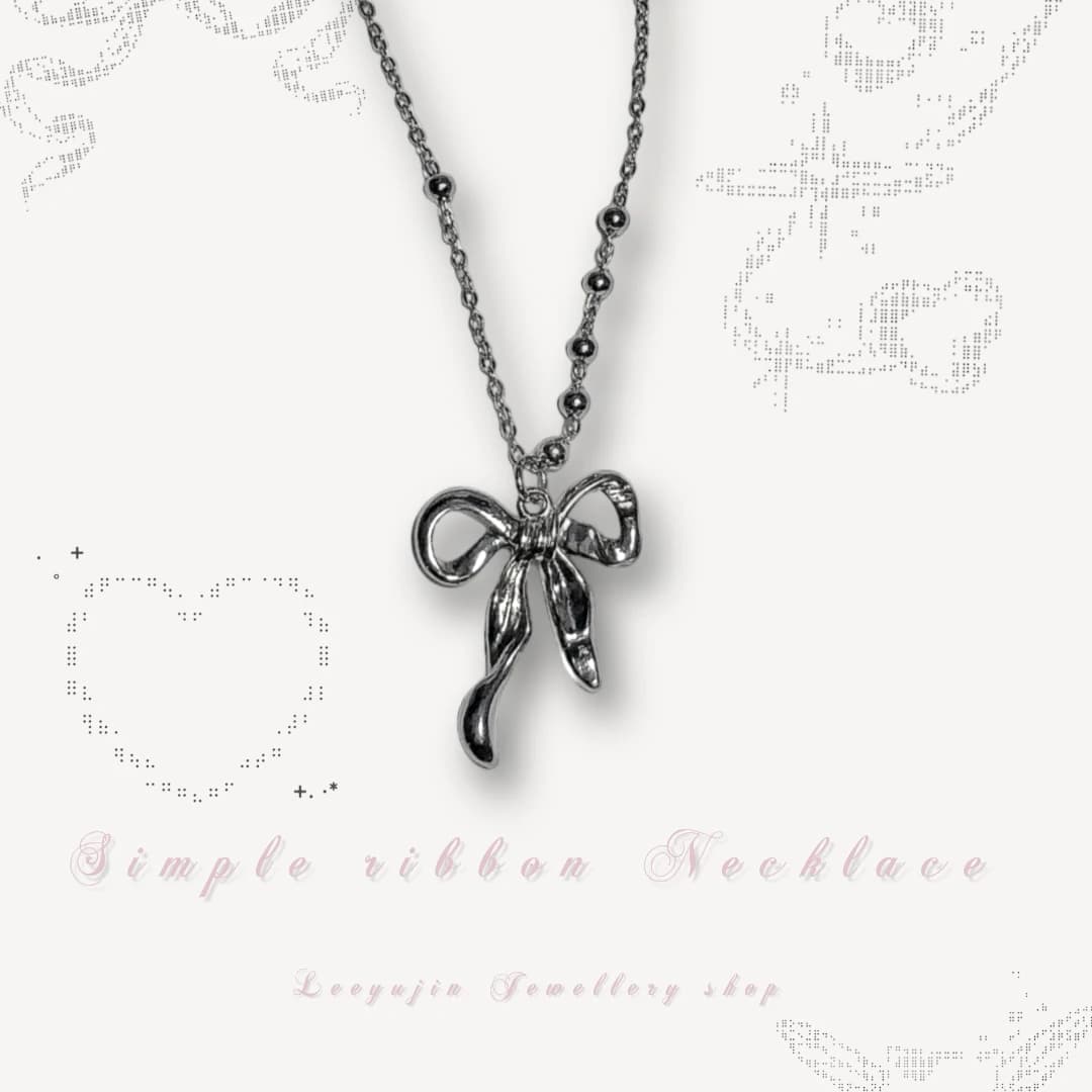 Simple ribbon necklace
