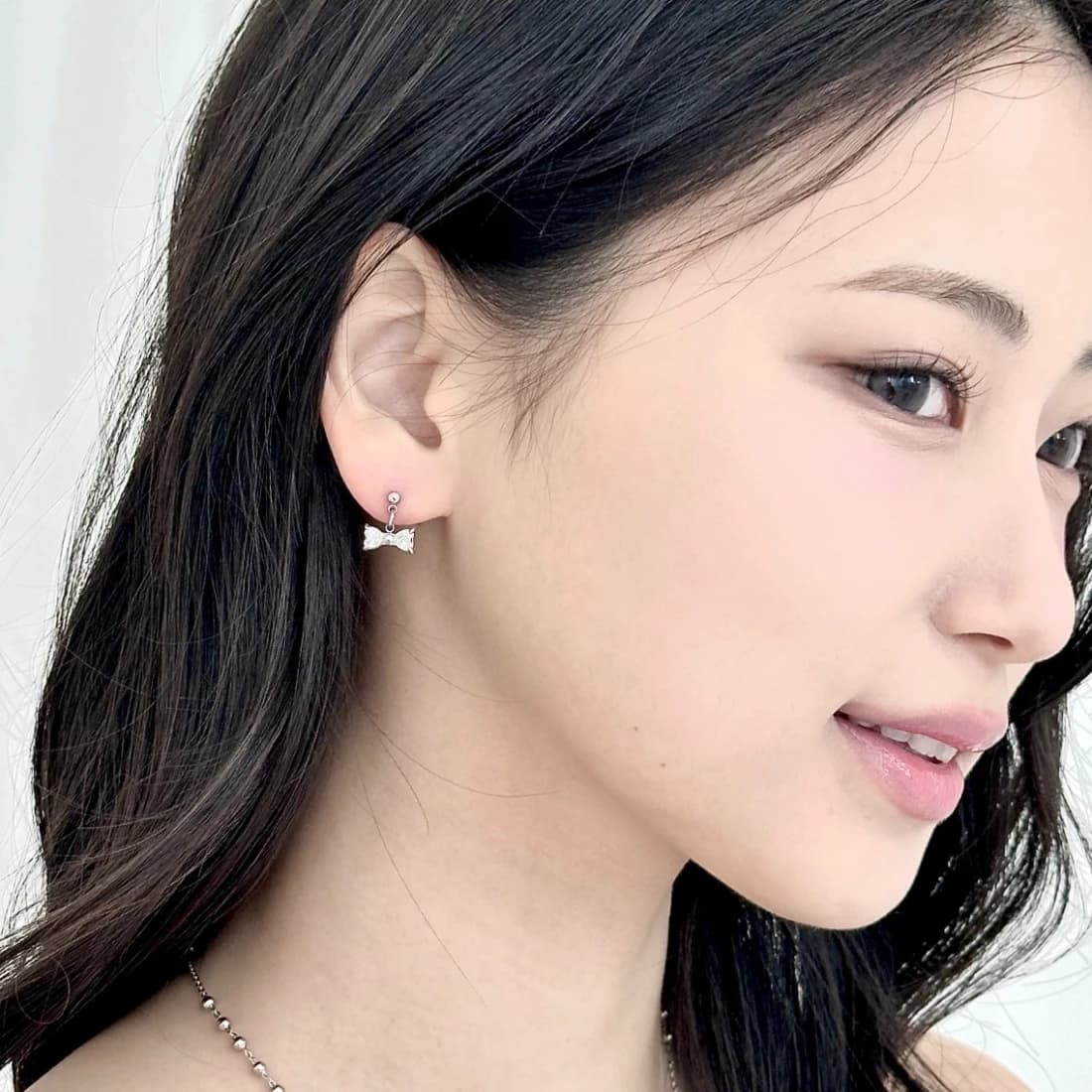 Ribbon crystal earring