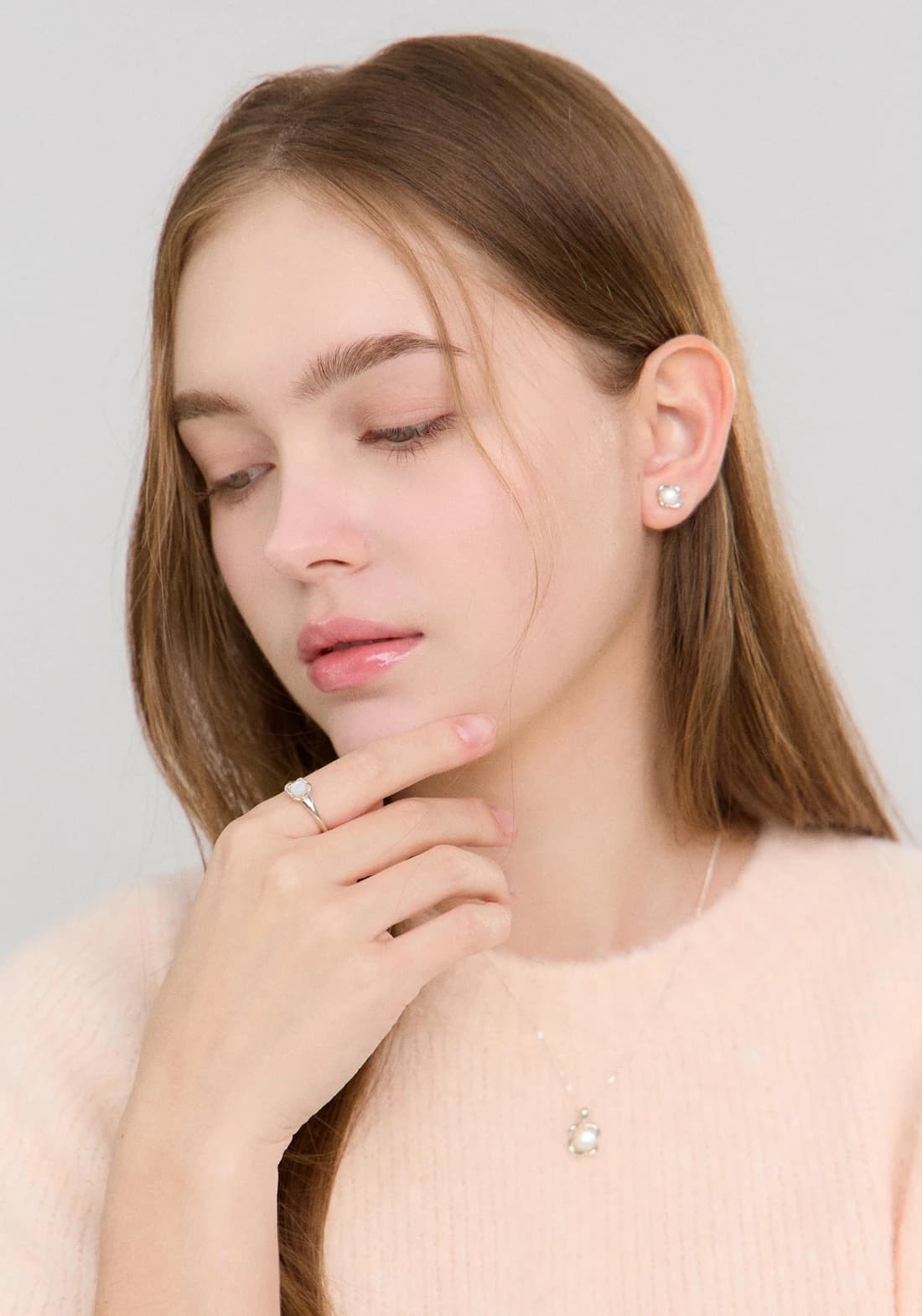 Neuf rose shell earrings