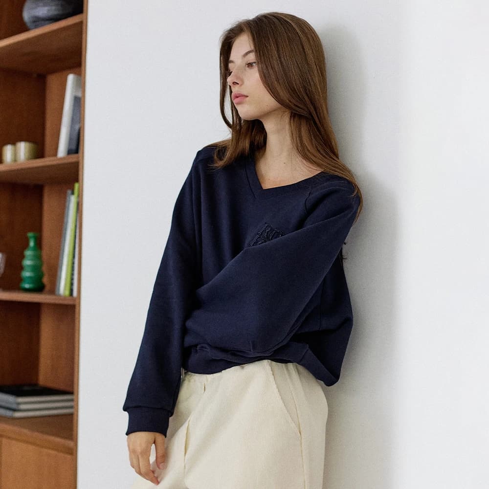 Vネックロゴスウェットシャツ- Navy
