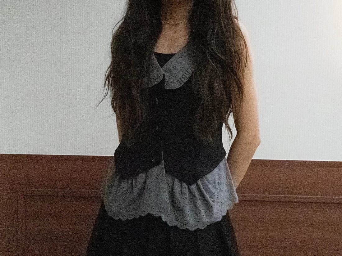 Cherish Bow Vest (black)