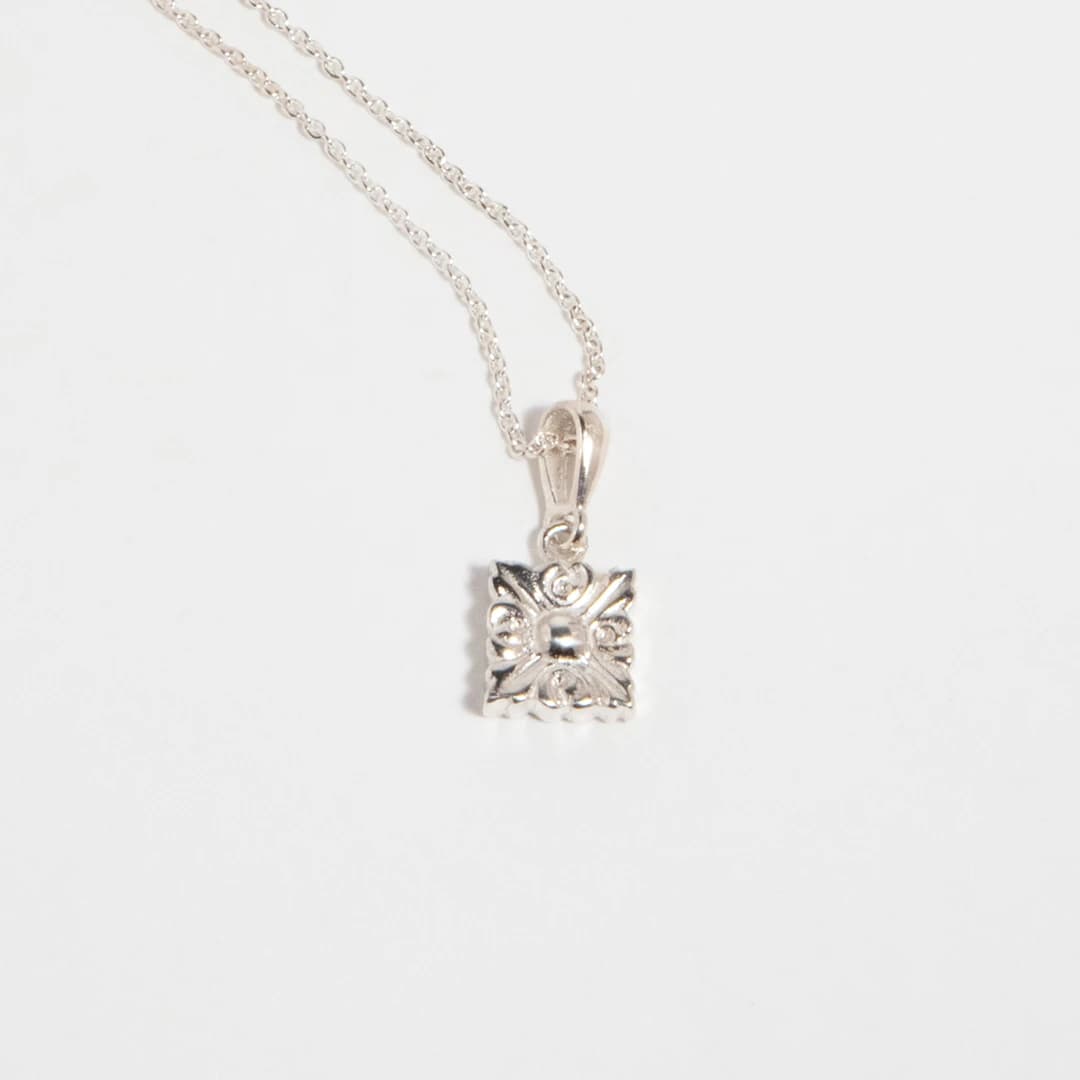 ROSETTE NECKLACE