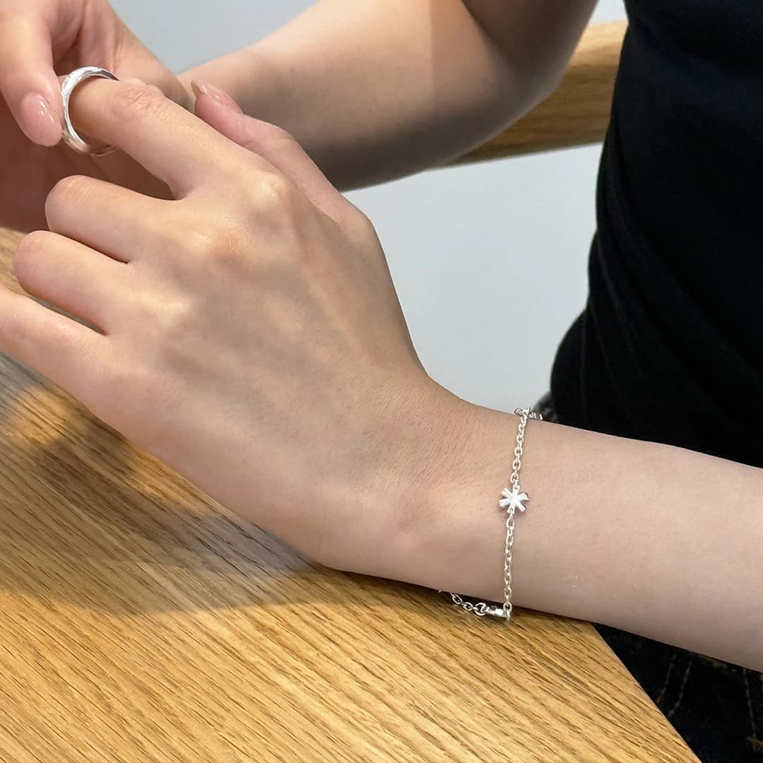 glory motif bracelet