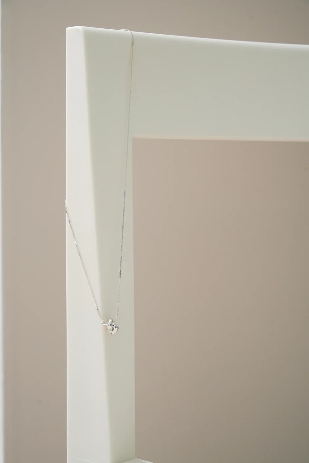 Mini Knot necklace