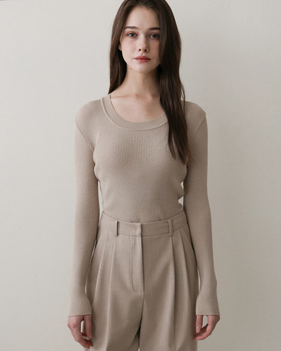 ジャンヌ ユーネック ニット トップ - Beige