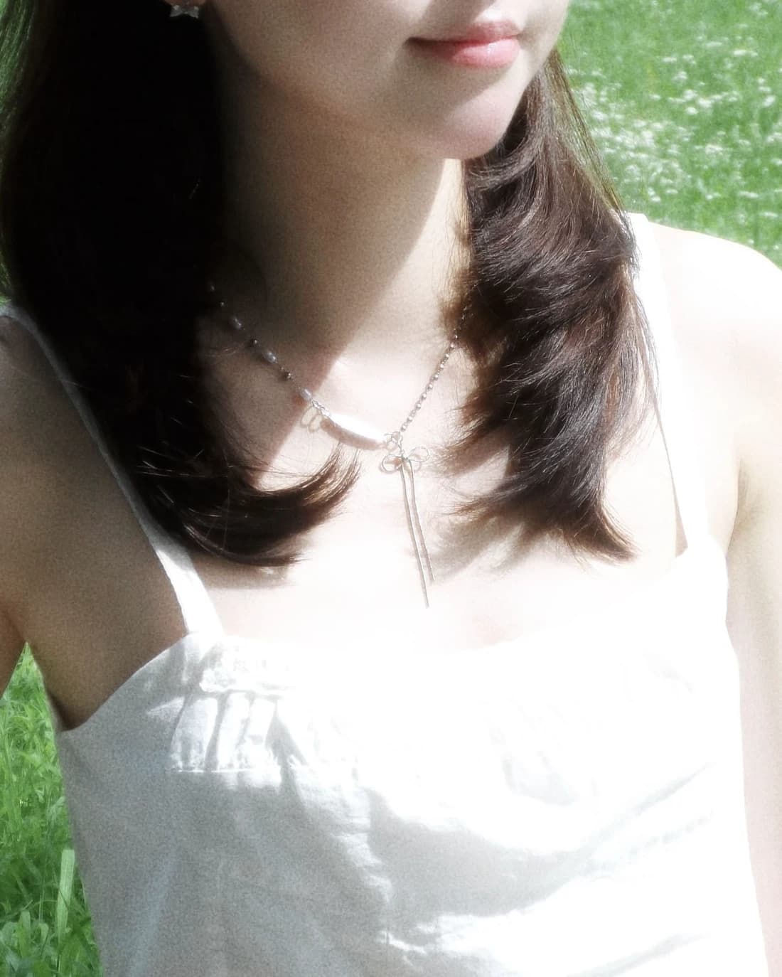 Loose ribbon necklace