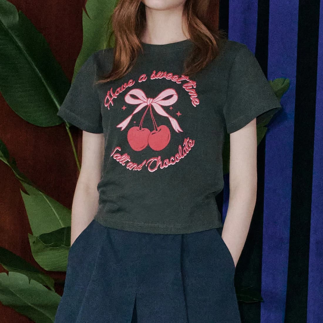 [HAST] スウィートチェリー クロップTシャツ - Charcoal
