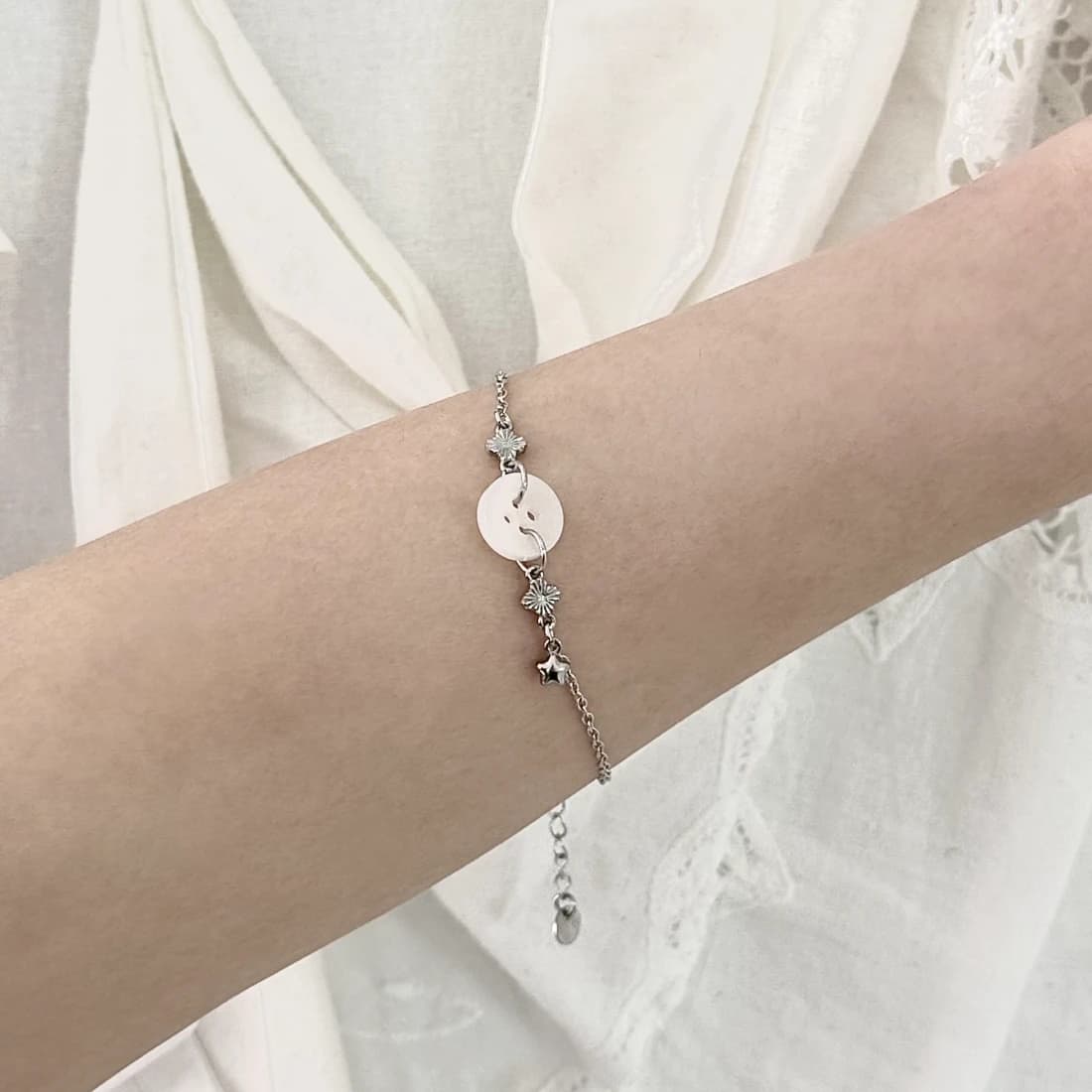 Soft button white bracelet