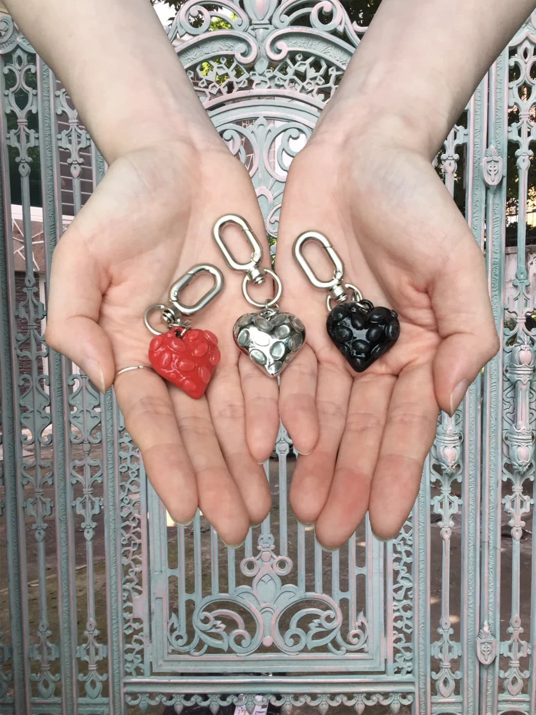 BLACK HEART KEYRING