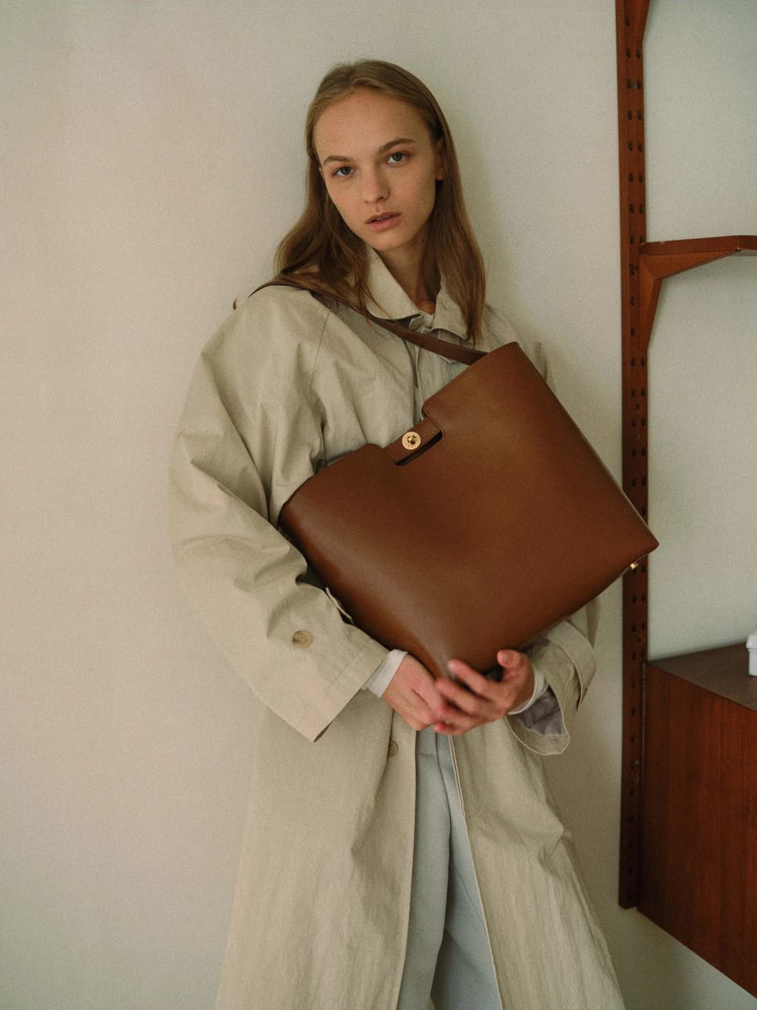 Time shoulder bag Tan brown