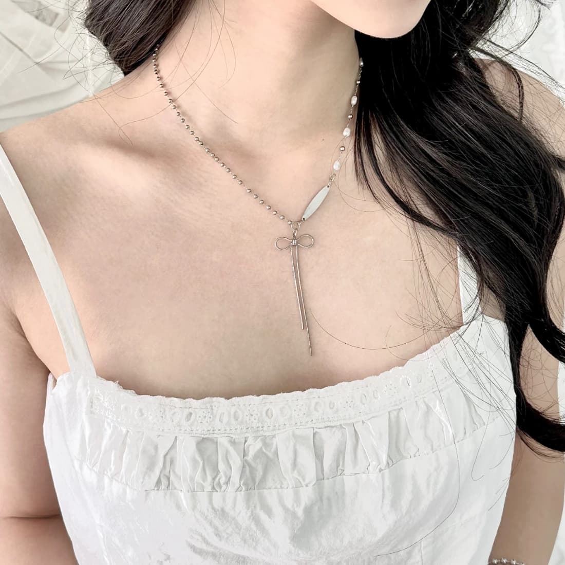 Loose ribbon necklace