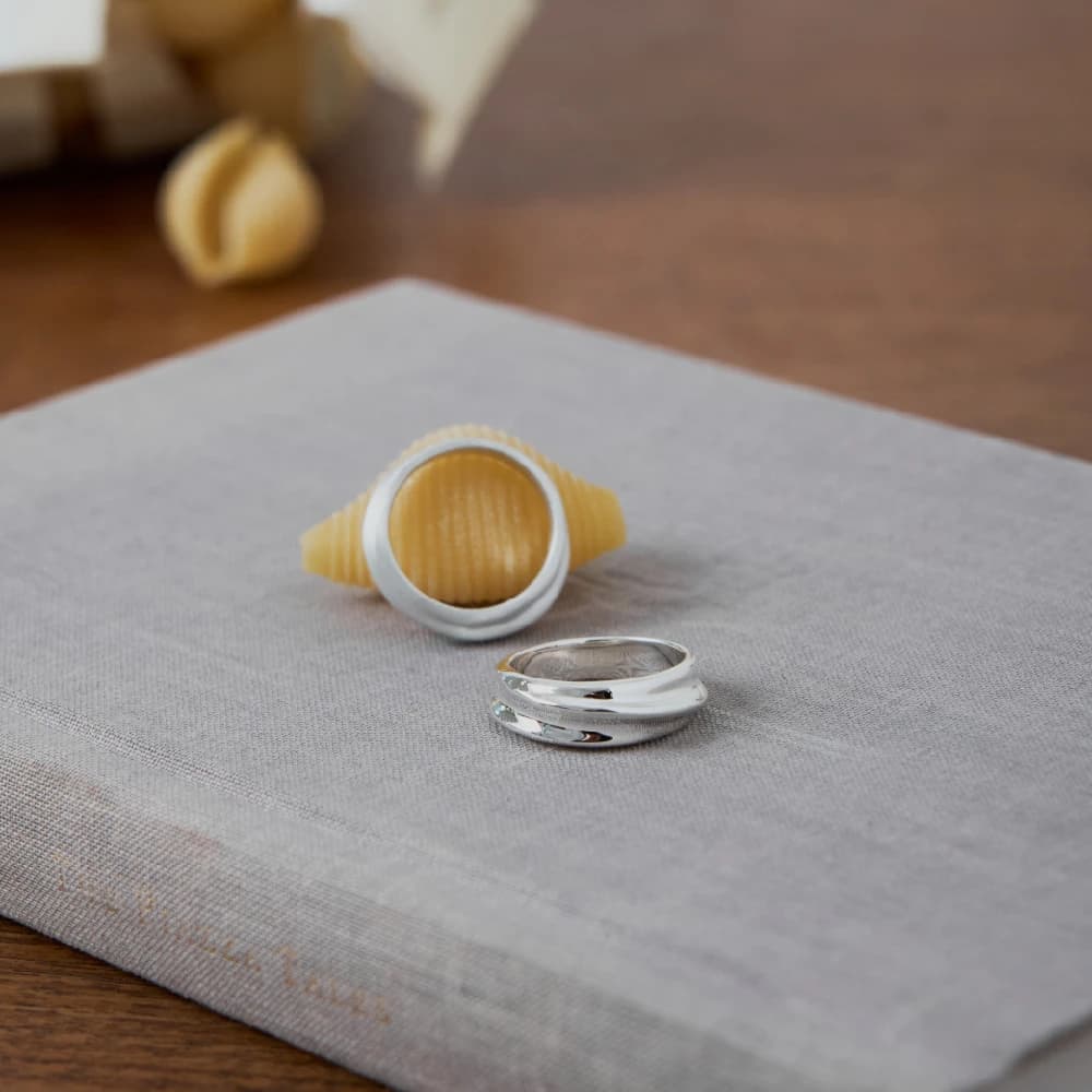 Curved ring