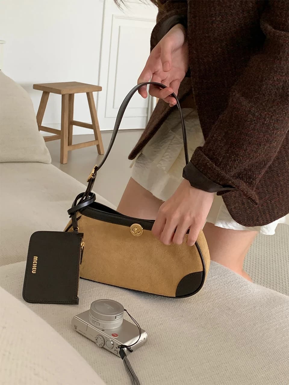 JENNA MINI HOBO BAG (suede cookie)