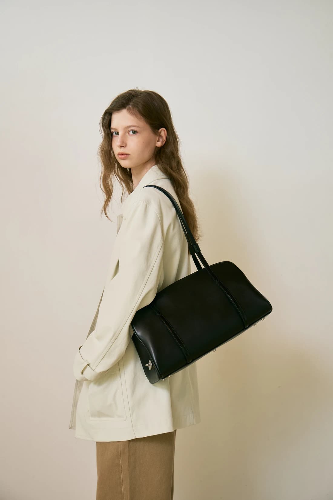 Moment large shoulder bag Black