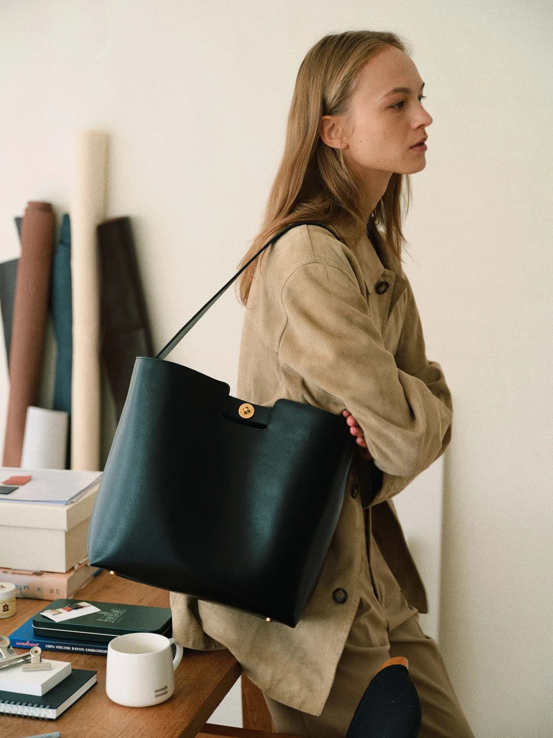 Time shoulder bag Black