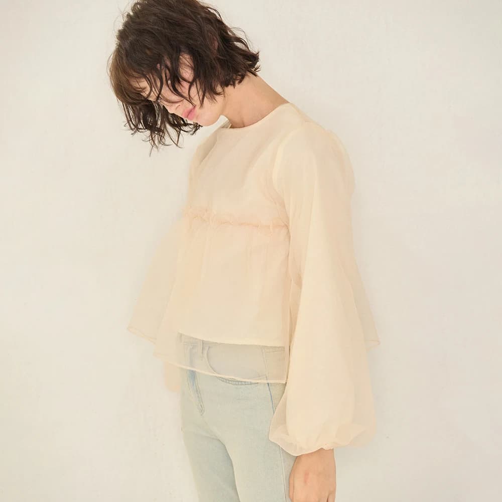 ORGANZA SHIRRING BLOUSE BEIGE