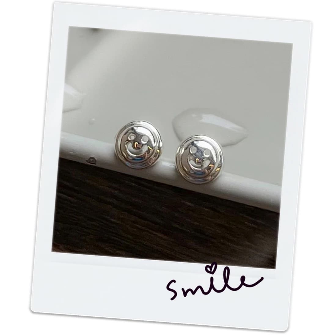 Smile Button Earrings ïŒç®ãåãäžç¬ïŒ