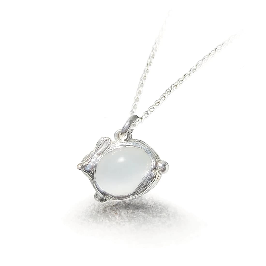 Snow Rabbit Stone Necklace (雪うさぎ)